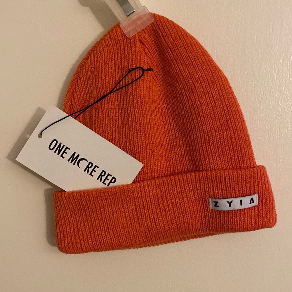Zyia peach toque